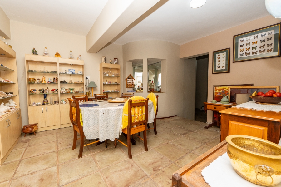 7 Bedroom Property for Sale in Middedorp Western Cape